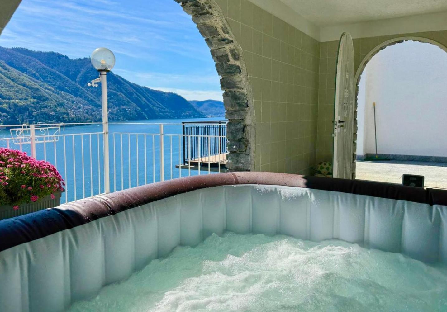 Villa Fantastica Carate Urio Bagian luar foto